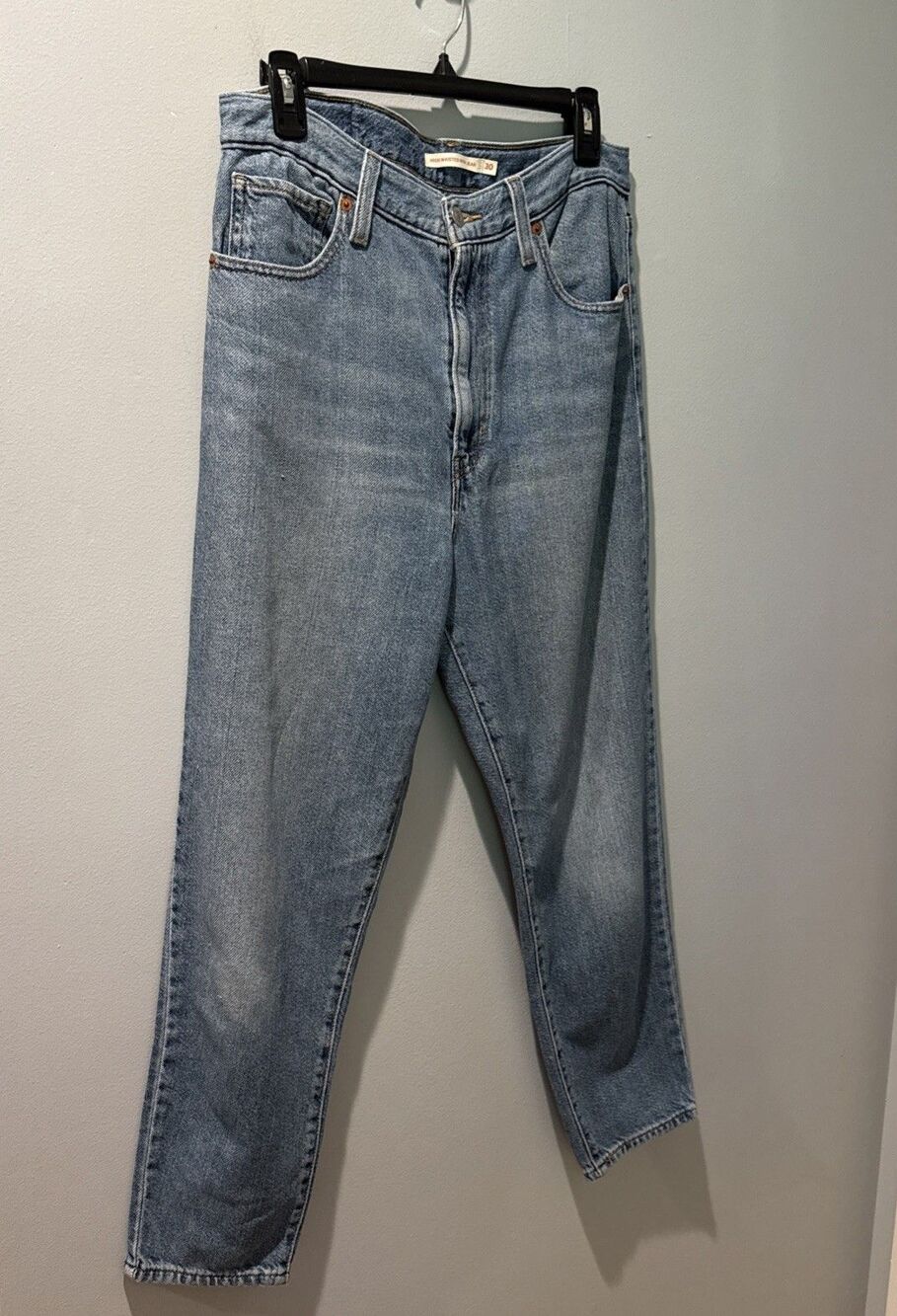 Women’s Levi’s High-Waisted Taper Jeans Medium Wash Mom Jean Size 30